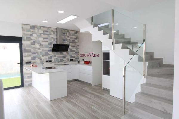 Casa independiente en calle Salvador y Vicente Perez Lledo, 9