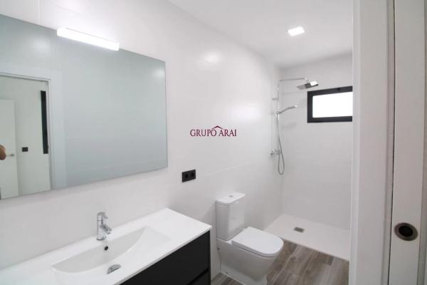 Casa independiente en calle Salvador y Vicente Perez Lledo, 9