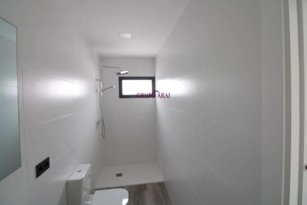 Casa independiente en calle Salvador y Vicente Perez Lledo, 9