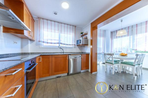 Chalet pareado en calle Pintor Maria Fortuny