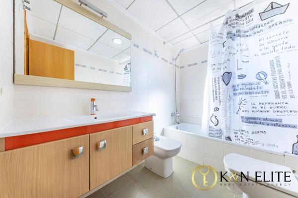 Chalet pareado en calle Pintor Maria Fortuny