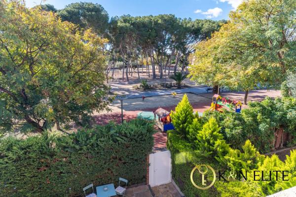 Chalet pareado en calle Pintor Maria Fortuny