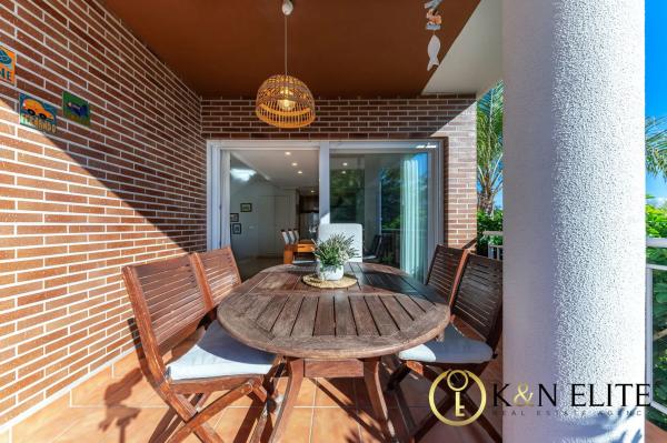 Chalet pareado en calle Pintor Maria Fortuny