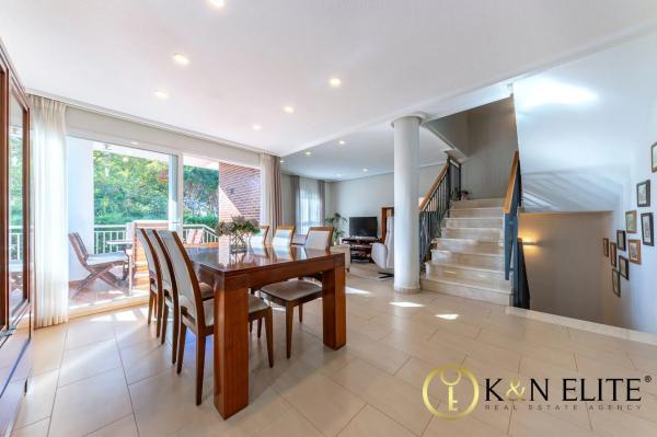 Chalet pareado en calle Pintor Maria Fortuny