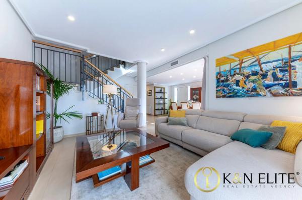 Chalet pareado en calle Pintor Maria Fortuny