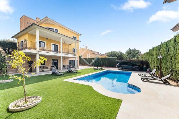 Casa independiente en calle de I'Ametller