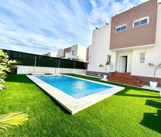 Chalet pareado en calle de la Sardina