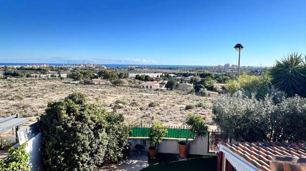 Casa independiente en calle de la Camamil la