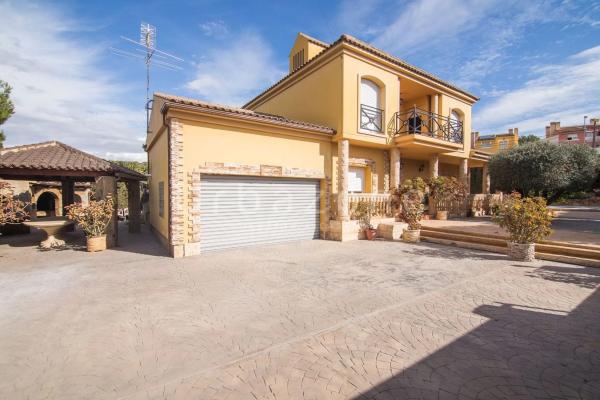 Casa independiente en calle Noguera, 31