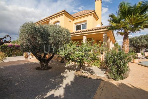 Casa independiente en calle Noguera, 31