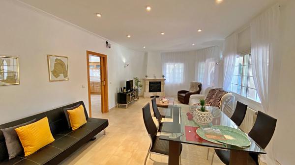 Casa independiente en calle Figueras Pachec