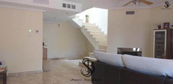 Chalet pareado en calle Aries