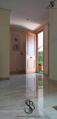 Chalet pareado en calle Aries