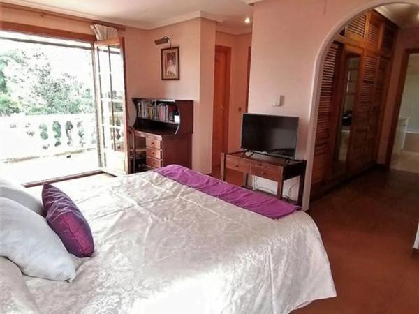 Casa independiente en calle del Cirerer