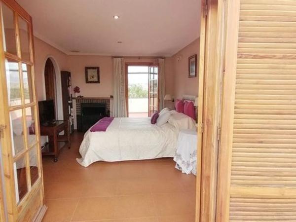 Casa independiente en calle del Cirerer