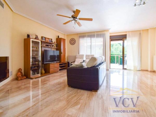 Chalet pareado en calle Aries