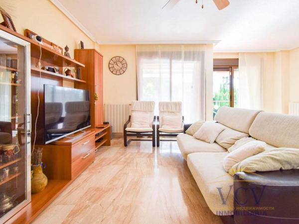 Chalet pareado en calle Aries