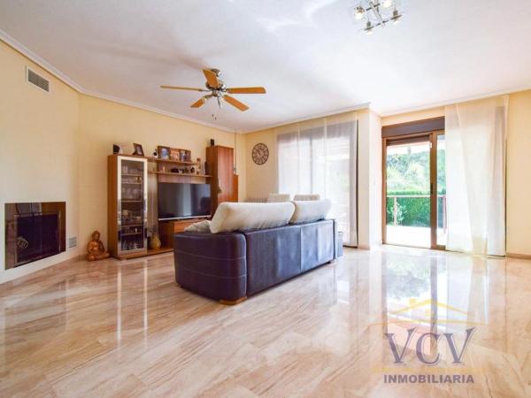 Chalet pareado en calle Aries