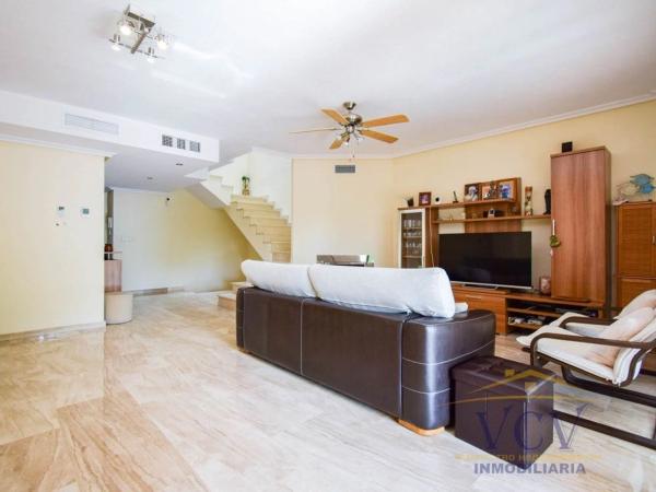 Chalet pareado en calle Aries