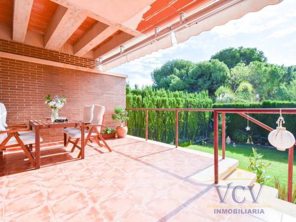 Chalet pareado en calle Aries