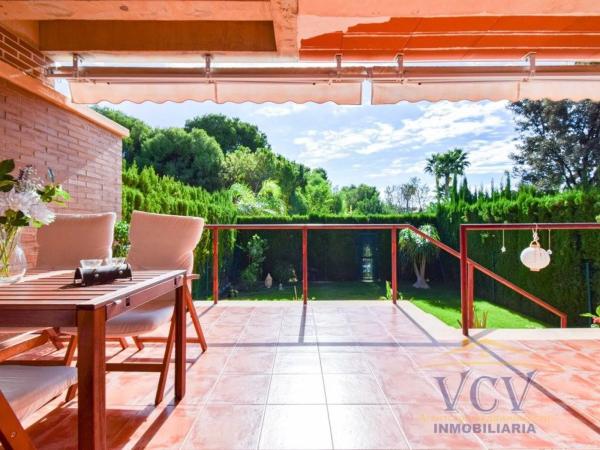 Chalet pareado en calle Aries