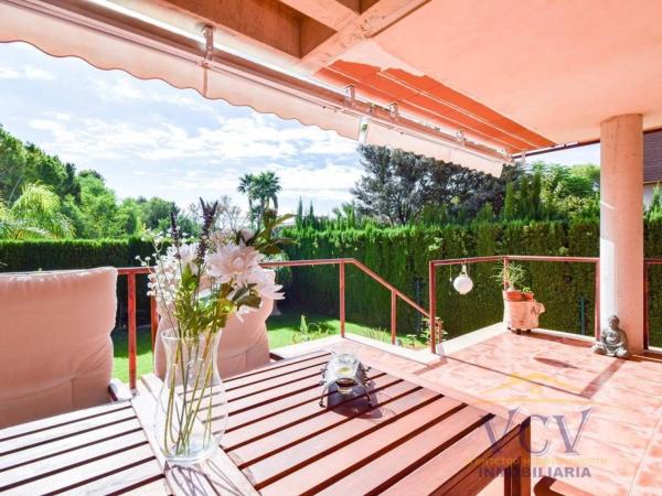 Chalet pareado en calle Aries