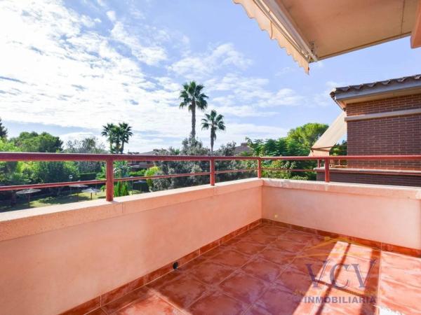 Chalet pareado en calle Aries