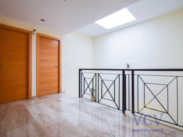 Chalet pareado en calle Aries