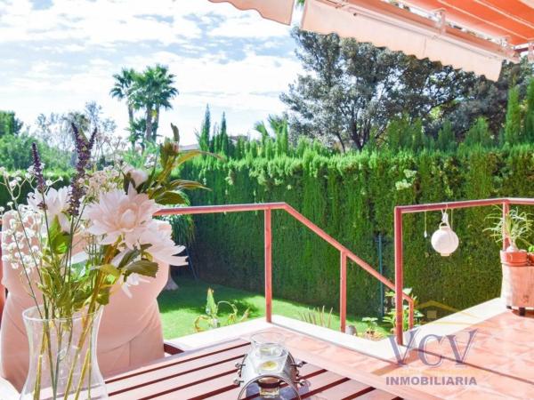 Chalet pareado en calle Aries