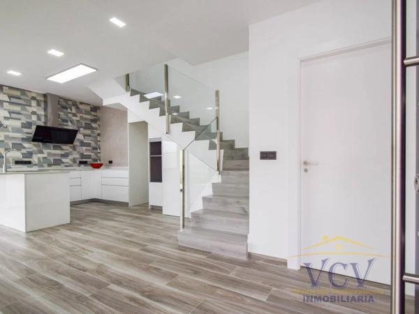 Chalet pareado en calle Alcalde José Verdú Forner