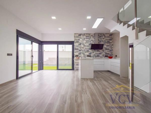 Chalet pareado en calle Alcalde José Verdú Forner