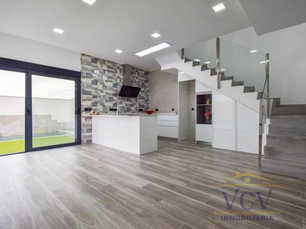 Chalet pareado en calle Alcalde José Verdú Forner