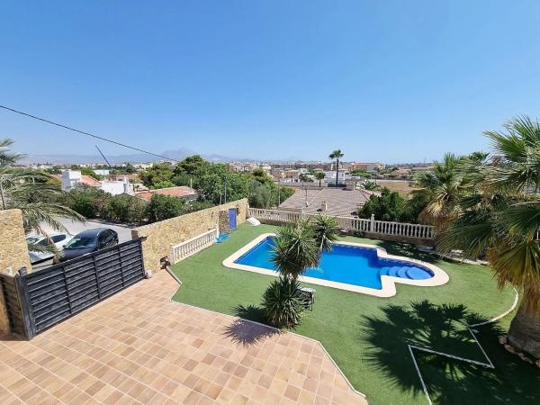 Casa independiente en calle de la Serrella