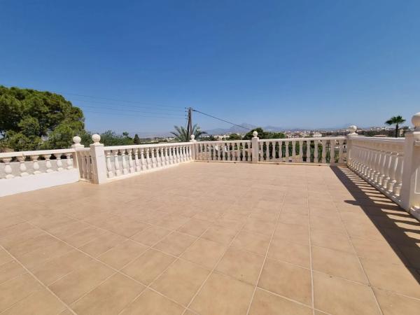 Casa independiente en calle de la Serrella