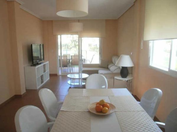 Chalet adosado en calle Marge, 1