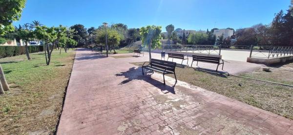 Chalet en carretera Alicante-Valencia