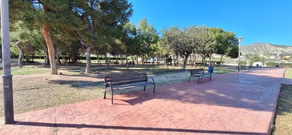 Chalet en carretera Alicante-Valencia