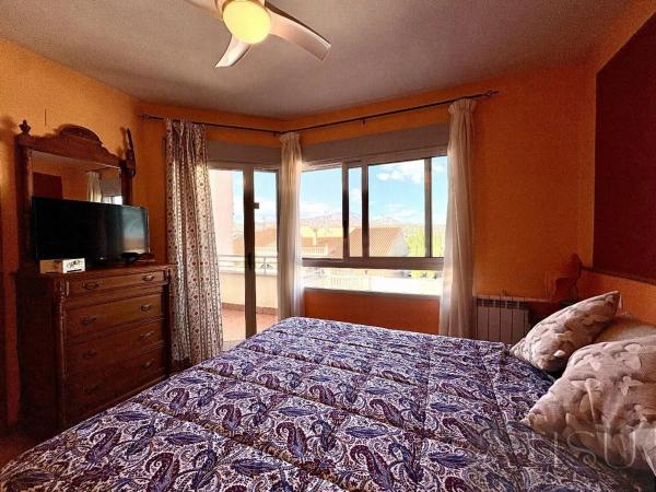 Chalet adosado en calle Serra de Bèrnia