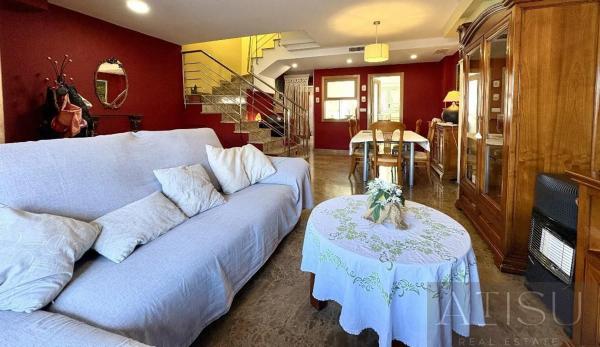 Chalet adosado en calle Serra de Bèrnia