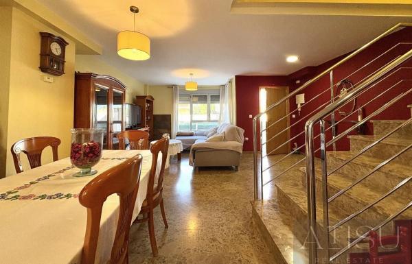 Chalet adosado en calle Serra de Bèrnia