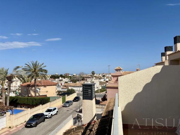 Chalet adosado en calle Serra de Bèrnia