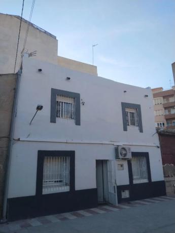 Chalet pareado en calle dels Lleons, 5