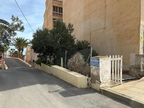 Chalet adosado en calle de la Illeta