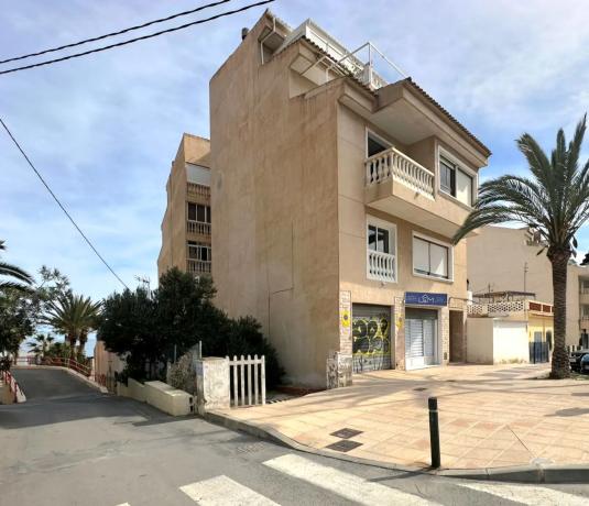 Chalet adosado en calle de la Illeta