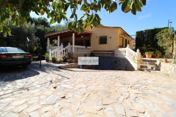 Casa independiente en calle Lisboa