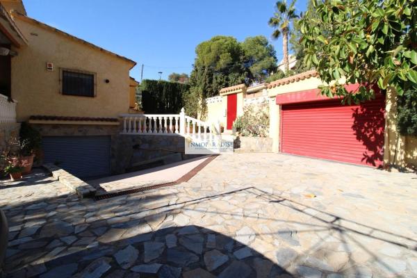 Casa independiente en calle Lisboa