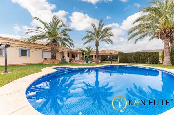 Casa independiente en calle Altea