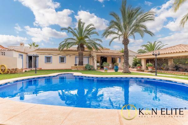 Casa independiente en calle Altea