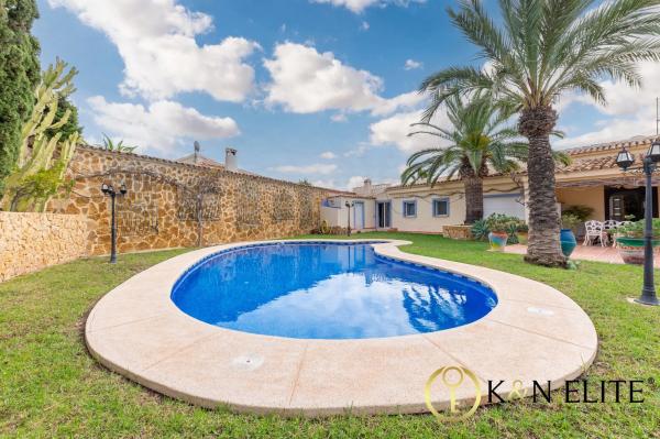 Casa independiente en calle Altea