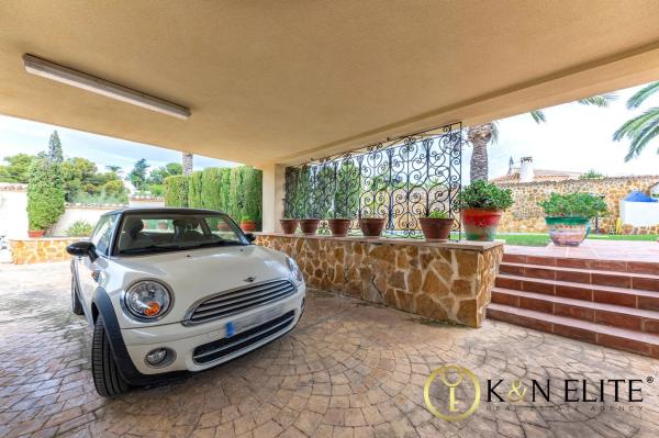 Casa independiente en calle Altea